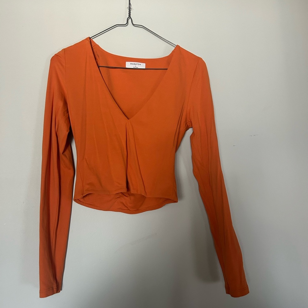 ARITZIA BURNT ORANGE V-NECK CONTOUR TOP🍑🍊🧡